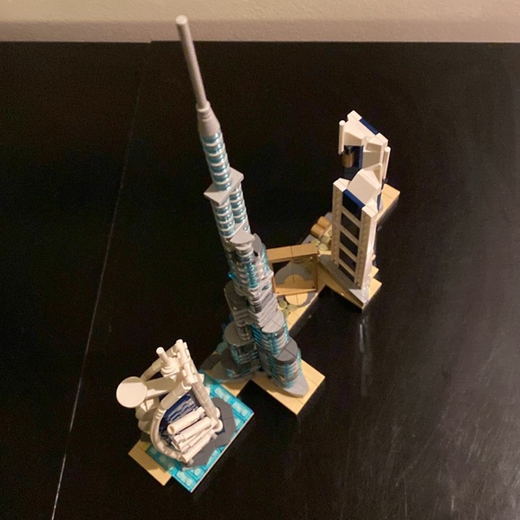 Retired Lego Architecture Skyline Collection Dubai 21052 - Picture 6 of 9